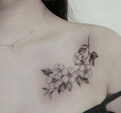 senos pecho rosas flores tatuajes para mujer|Tatuajes De Flores Para Mujer En El Pecho